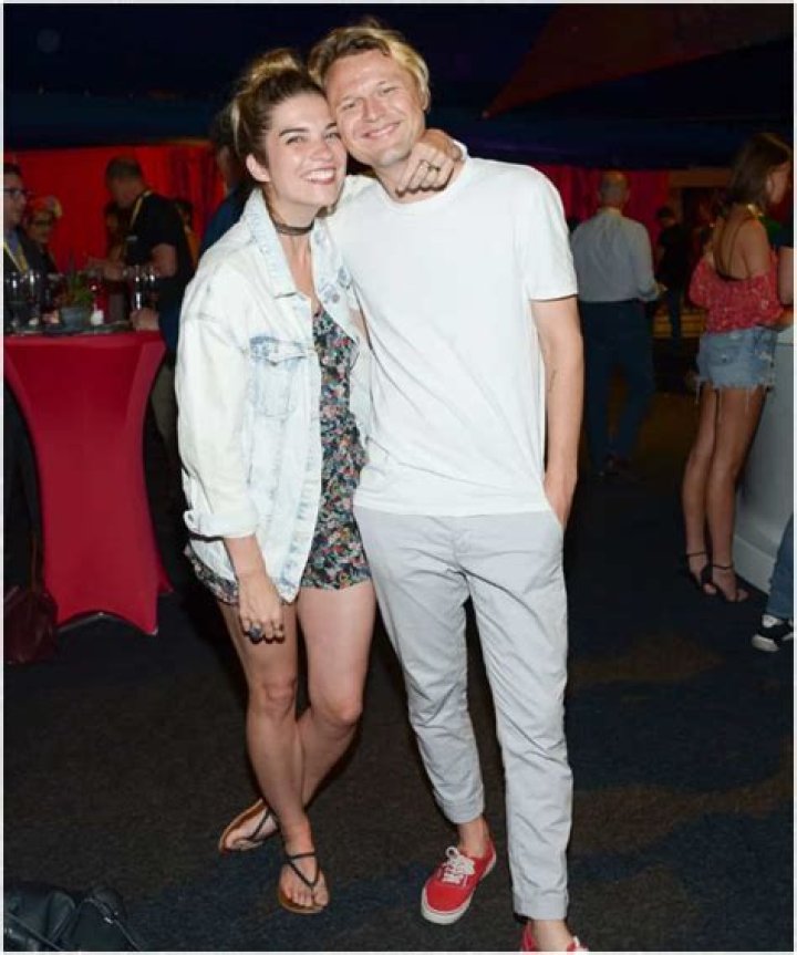 Who Is Annie Murphy Husband Menno Versteeg? Everything To Know About The Couple
