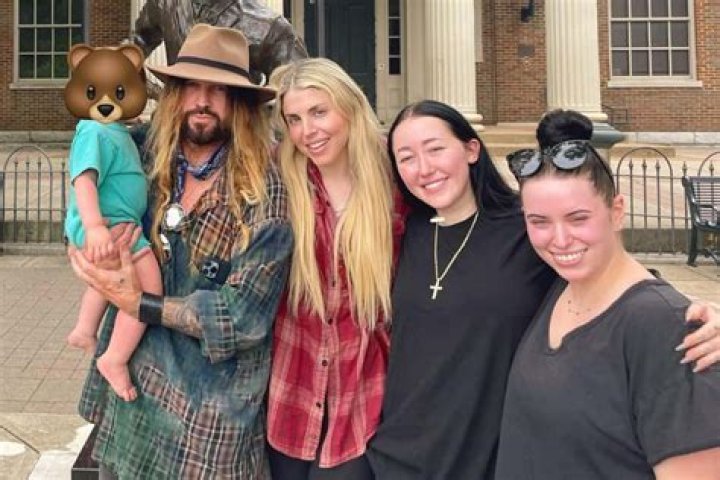 Who Is Dymondsflawless Dad And What Does He Do? YouTuber Exposed On Instagram