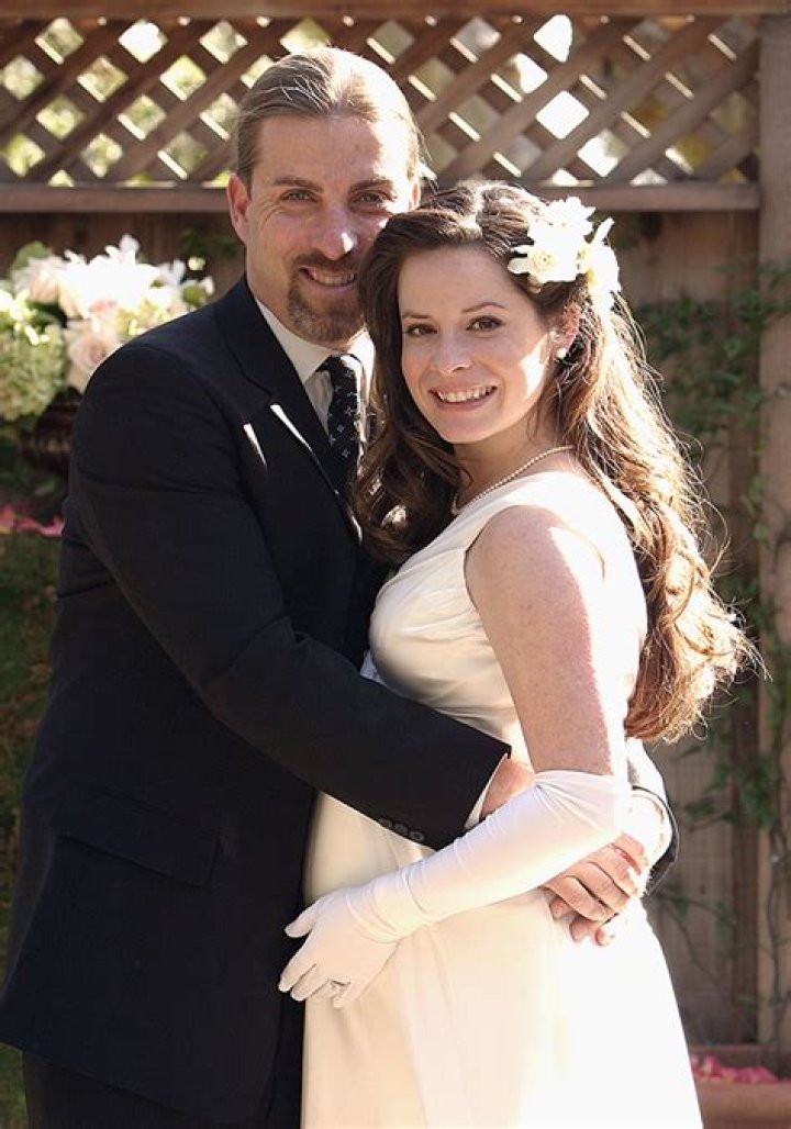 Who Is Holly Marie Combs? Wiki, Age, Net Worth, Husband, Ethnicity, Height