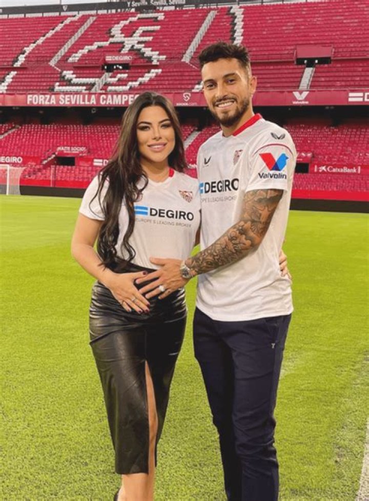 Who Is Priscila Minuzzo? Everything On Alex Telles’ Wife: Instagram, Age, Wiki, Biography
