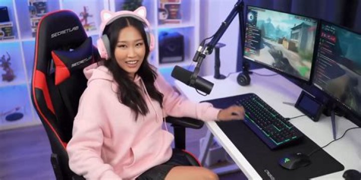 Who Is Twitch Streamer Savix? Everything To Know About