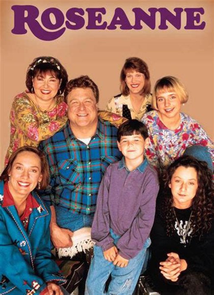 Who played roseannes mom on roseanne