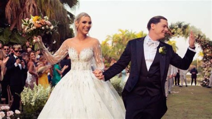 Who proposed Lele Pons? Where did Lele Pons get engaged?
