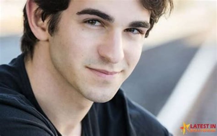 Zachary Gordon Bio, Wiki, Age, Height, Family, Movies and Net Worth.