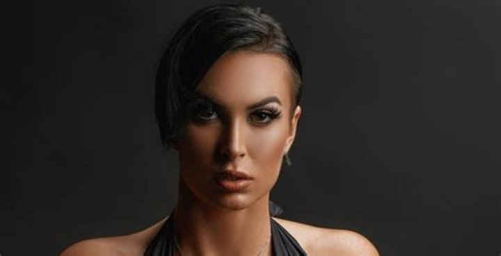 Zahra Elise Bio, Age, Measurements, Net Worth, Plastic Surgery and Arizona Tea