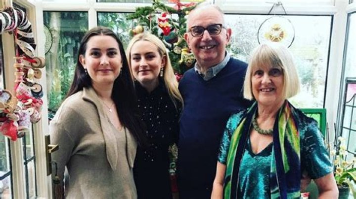 Zoe Dimoldenberg Age, Father, Husband – Sister of Amelia Dimoldenberg